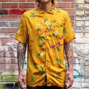 Nwot VANS Shirt L Yellow Floral Short-Sleeve Button-Up Classic-Fit Slit-Side